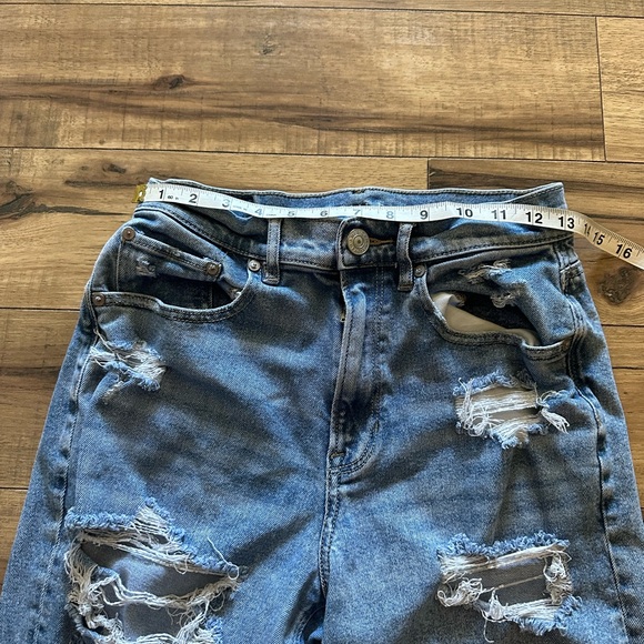 Ae Highest Rise Boyfriend Distressed Jeans sz 6 - Picture 5 of 7